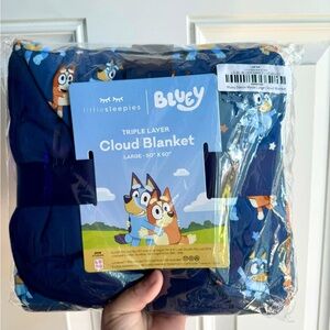 NIB Bluey little sleepies cloud blanket